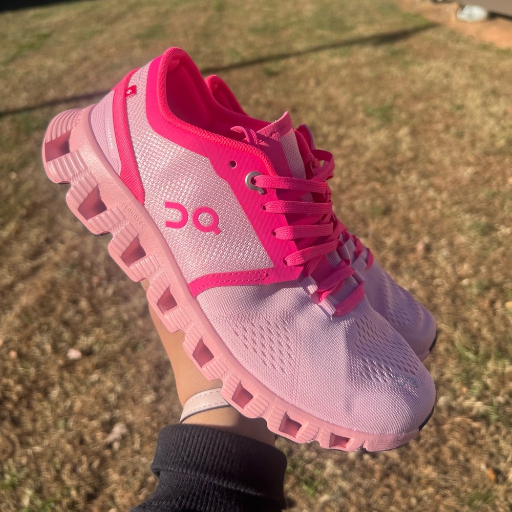 Pink On Cloud - Picture 2 of 9